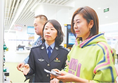 青島簽發首張赴港澳“個人旅游簽注”，助推旅游業發展新機遇